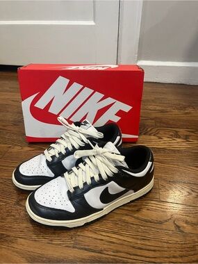 Womens Nike Dunk Low premium Panda Sneakers 6.5
